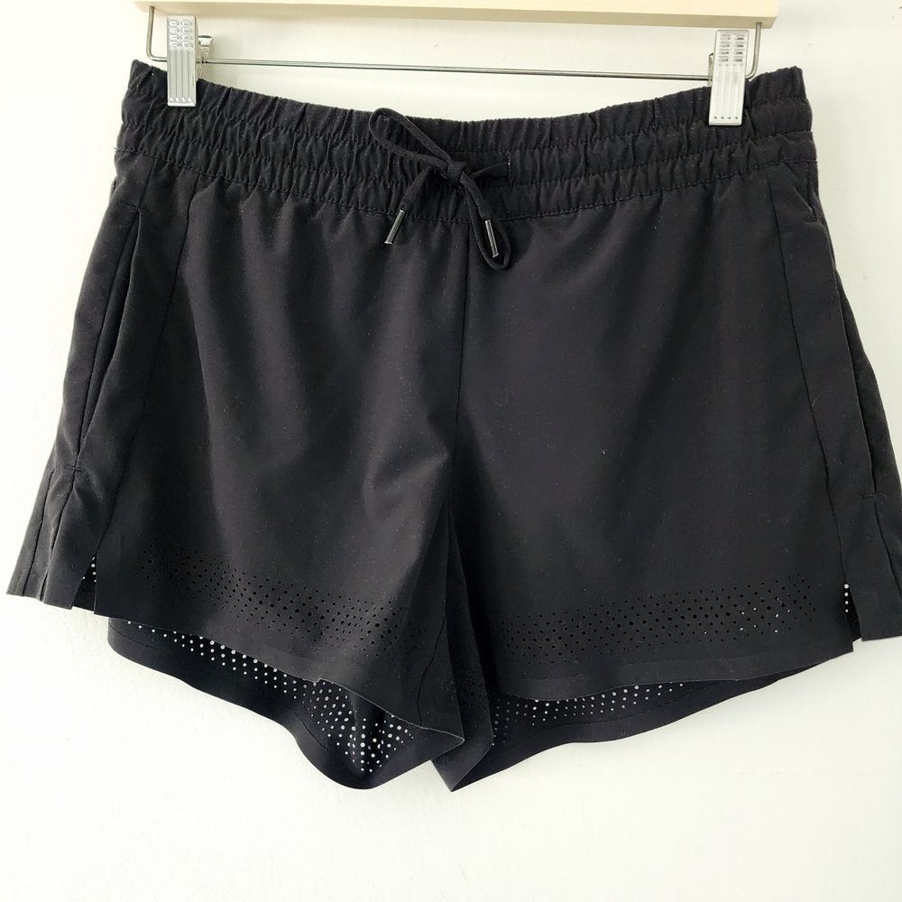 Athleta black perforated laser cut shorts womens‎ size 6